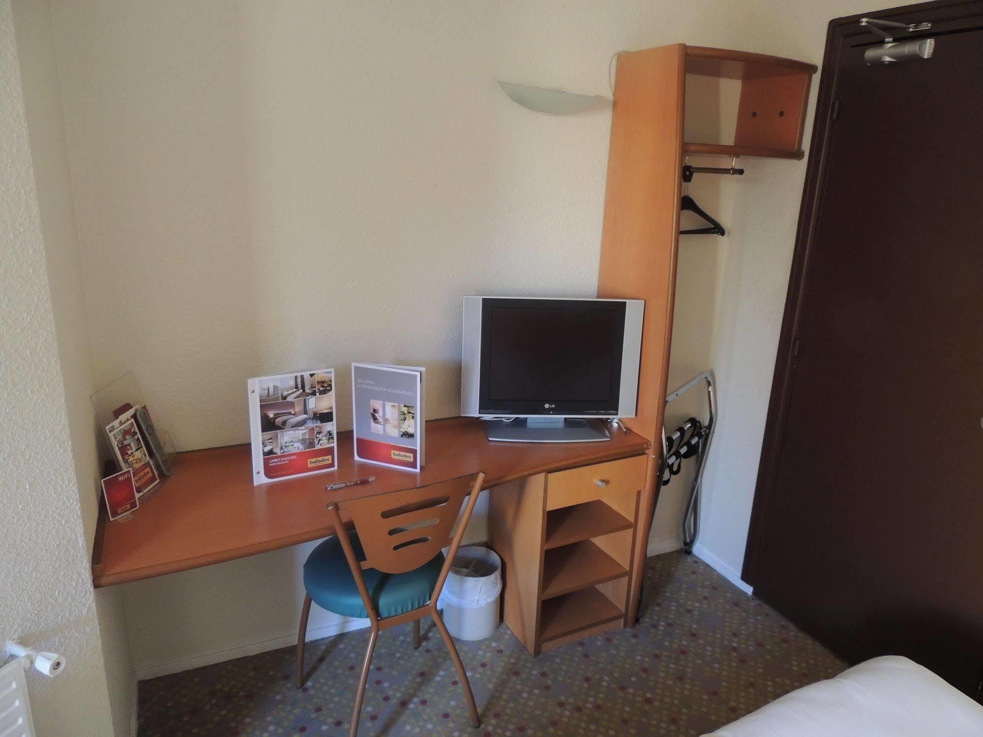 Ibis Budget Saint-Ouen-L'Aumone Exterior photo